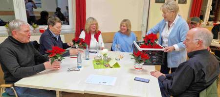 Teilnehmende des Tablequiz Rethemn im Familienzentrum