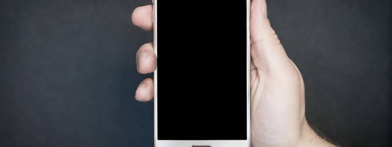 Smartphone in der Hand gehalten